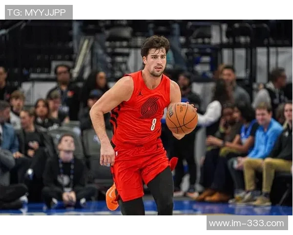 阿夫迪亚表现平平14投仅中5罚球命中率尚可贡献17分7板7助但正负值惨淡