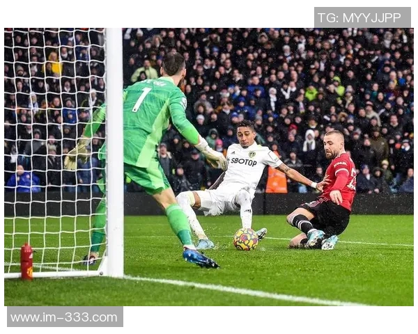 曼联全队提前抵达埃兰路球场备战客战利兹联赛事