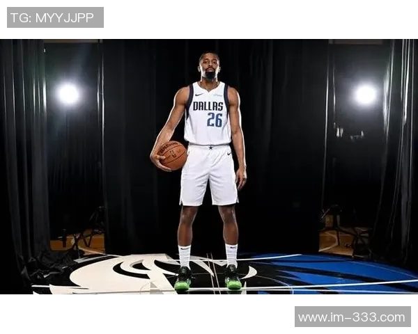 克莱首节替补表现出色创里程碑贡献10分三分命中率高达50